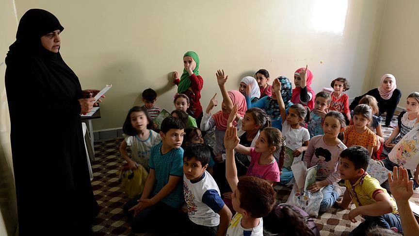 أيتام سوريون يعيشون في دورة قرآنية